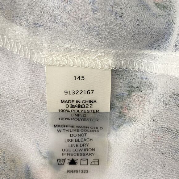 Vince Camuto Floral Flutter Sleeve Blouse - Picture 6 of 6